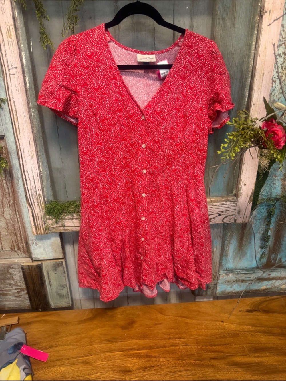 Universal Thread Red Button-Front V-Neck Tunic Medium